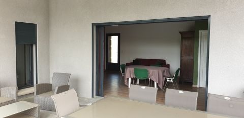 La terrasse des gites du Domaine de Faveyrolles en Sud Ardeche