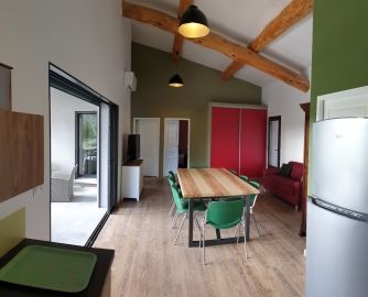 Pièce de vie des gites à Labeaume au Domaine des Faveyrolles